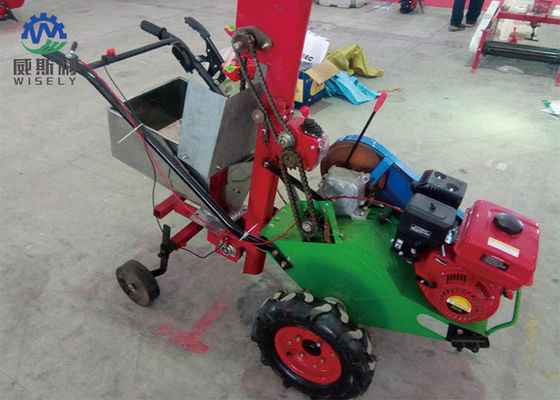 Cina Mesin Red + White Paddy Reaper, Mesin Pemotong Gandum Kecil Dengan Traktor pemasok